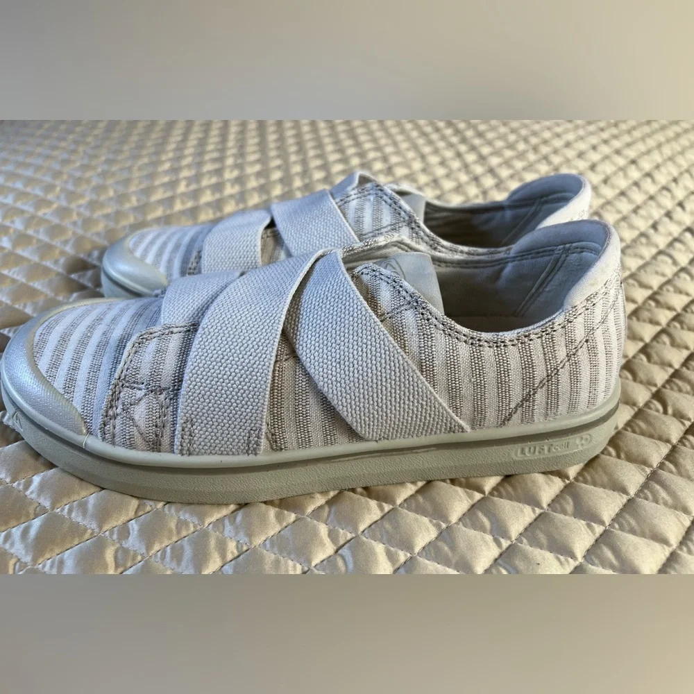 Keen Womens Slip-On Sneakers in Light Gray and White Stripes